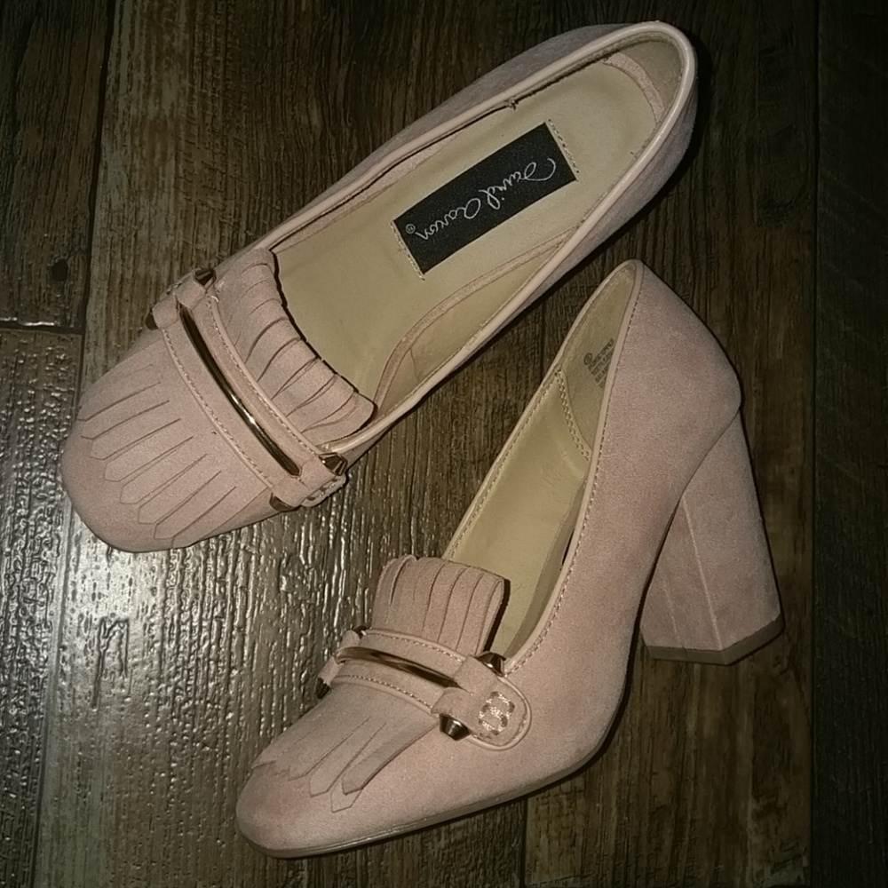 New never worn heels